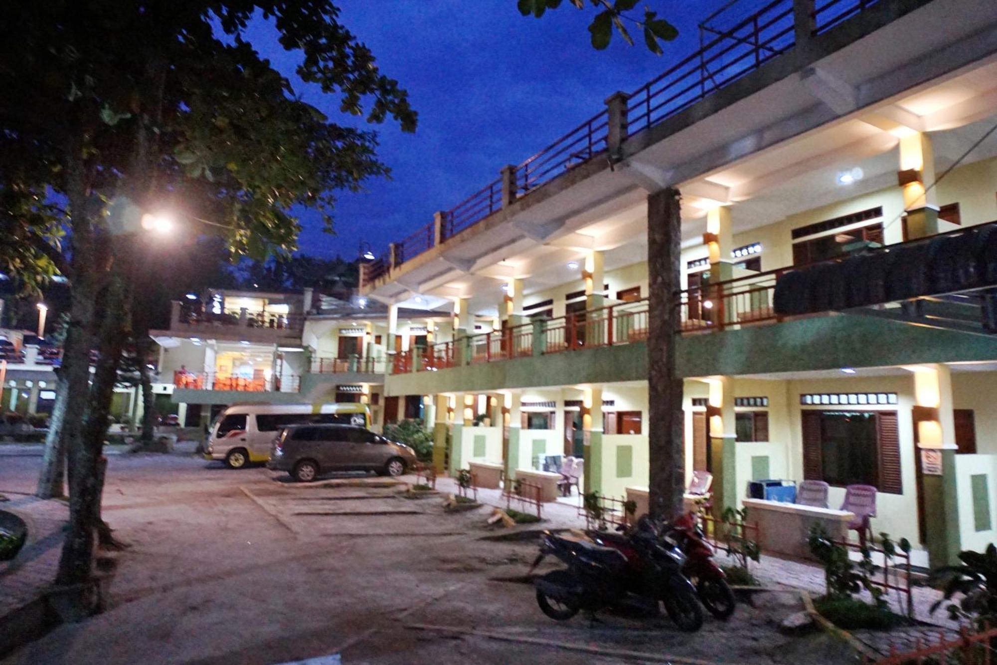 Pandu Lakeside Hotel Parapat Exterior foto