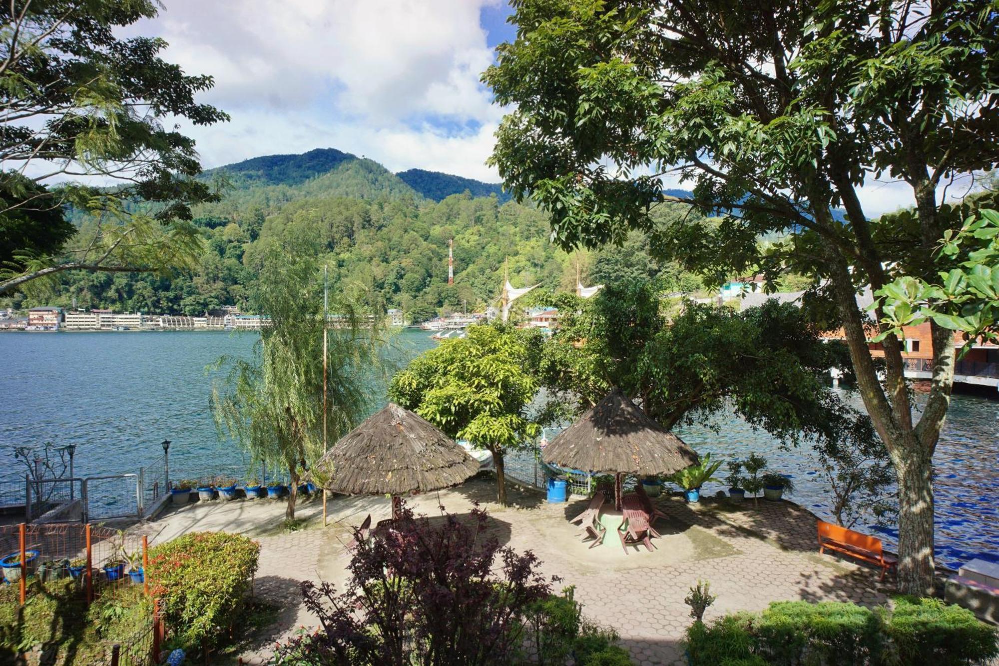 Pandu Lakeside Hotel Parapat Exterior foto