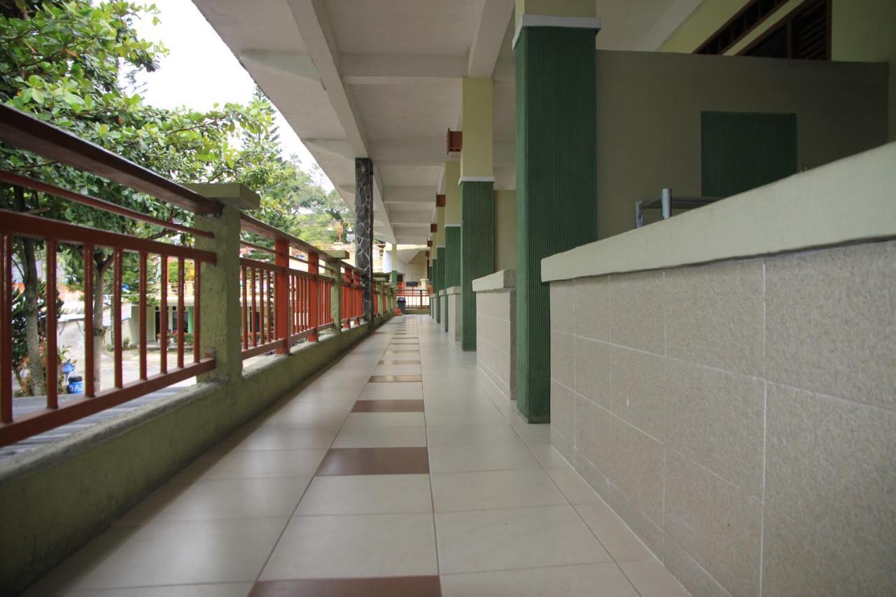 Pandu Lakeside Hotel Parapat Exterior foto